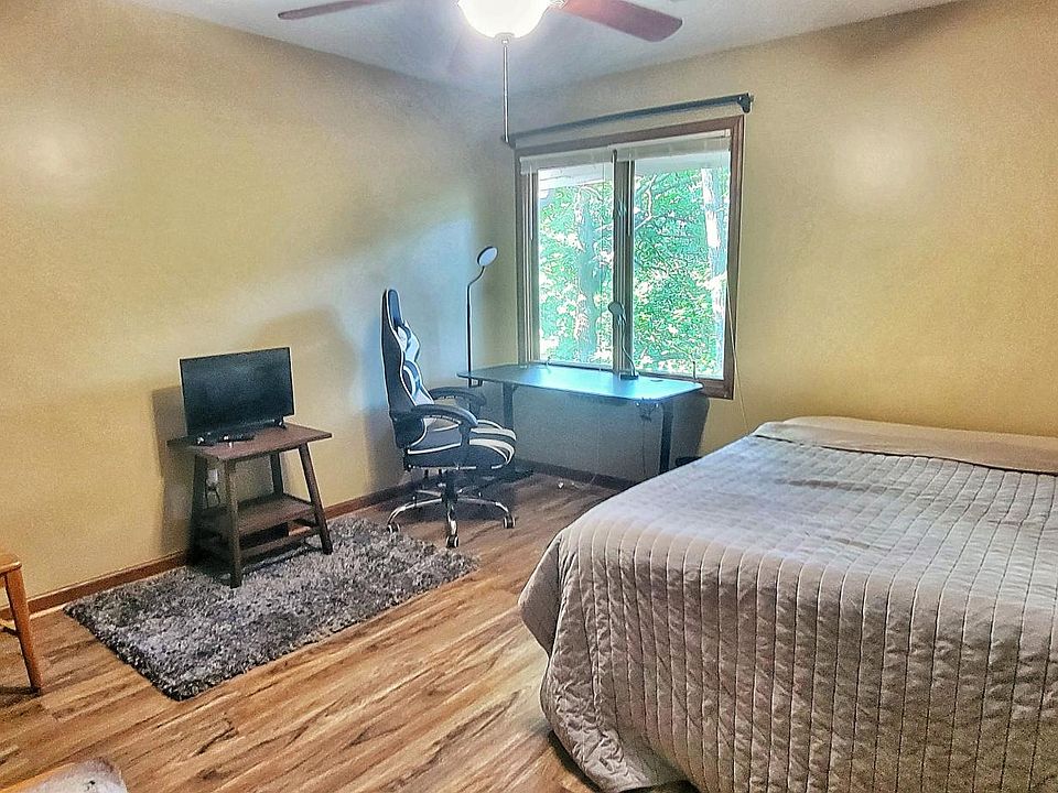 2nd image of 824 Lake Arrowhead Dr