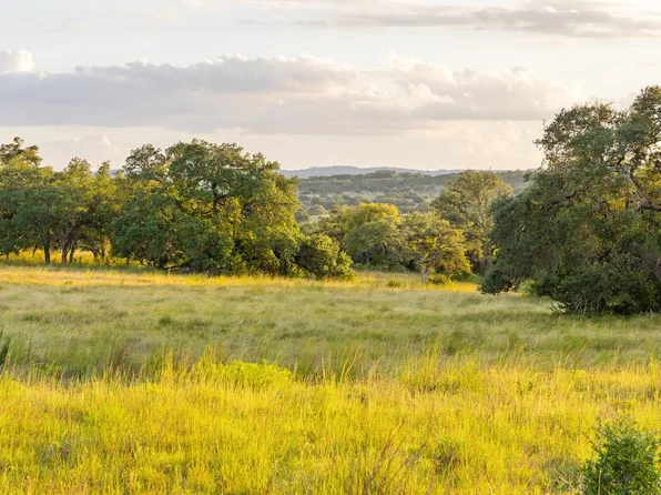 2 Jana Rise, Blanco, TX 78606