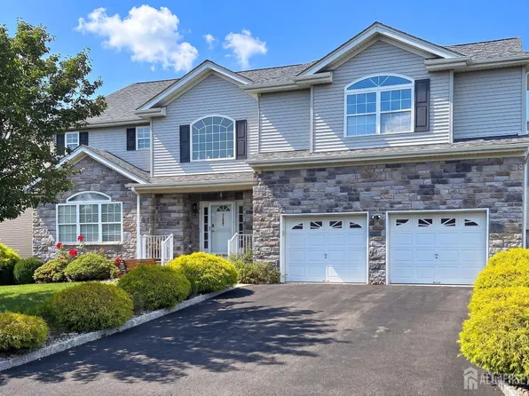 77 Timberhill Dr, Franklin Park, NJ 08823