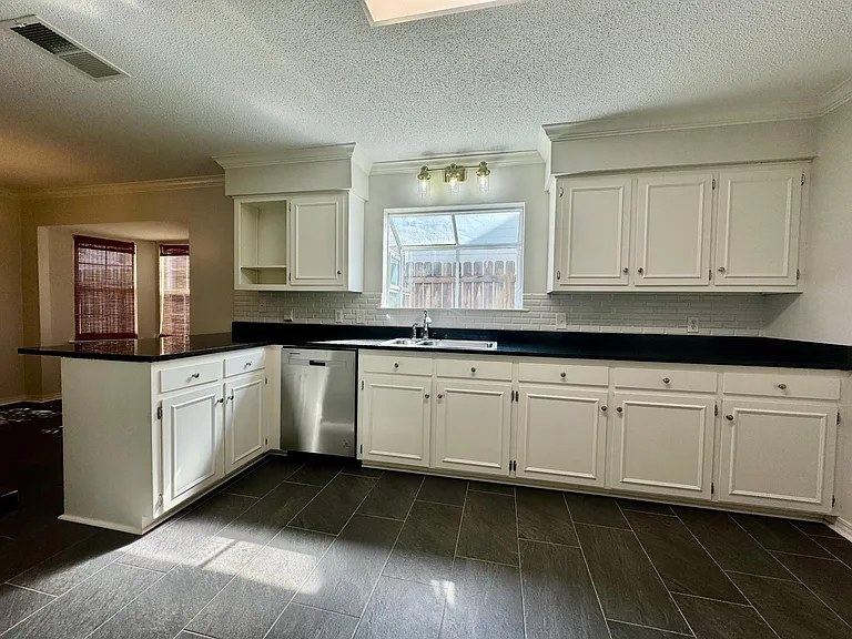 803 Henckley Ave — Photo 14