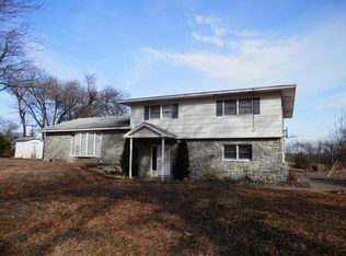 17626 N McCrary Rd, Tahlequah, OK 74464