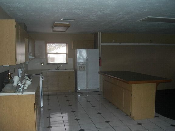 2nd image of 1031 S M St