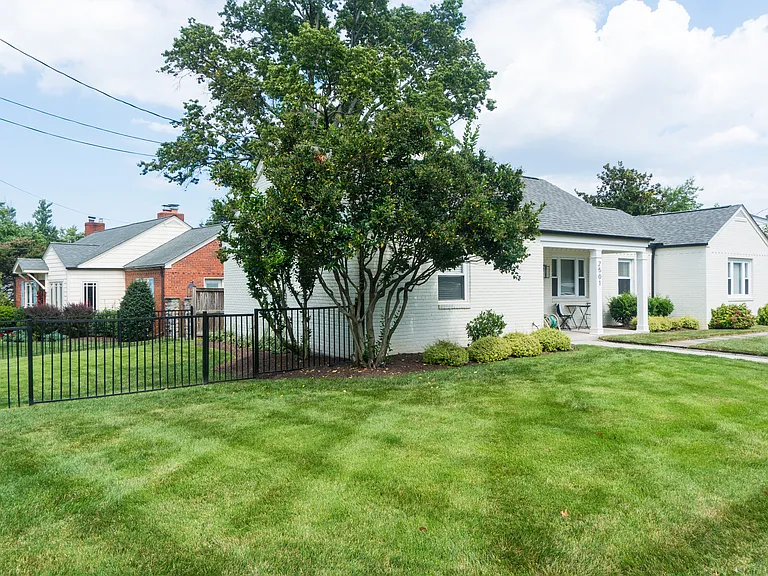 2501 Crest St — Photo 34