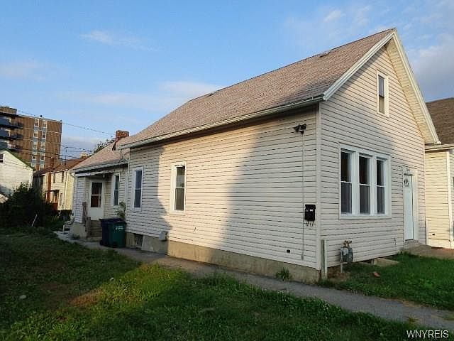 2nd image of 300 Trenton Ave