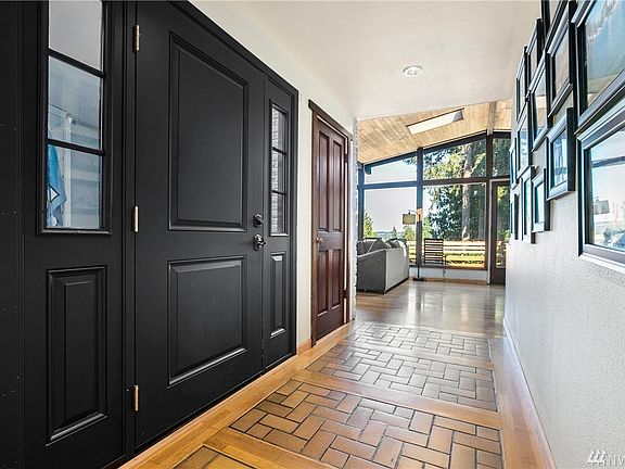 4th image of 16718 37th Ave NE