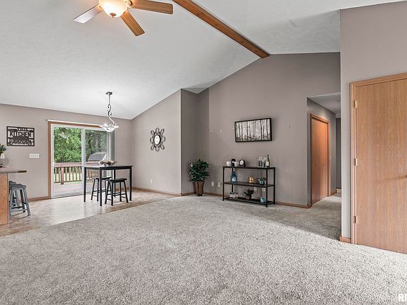 3rd image of 410 S Barn Hollow Dr