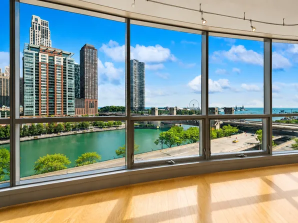 420 E Waterside Dr, Chicago, IL