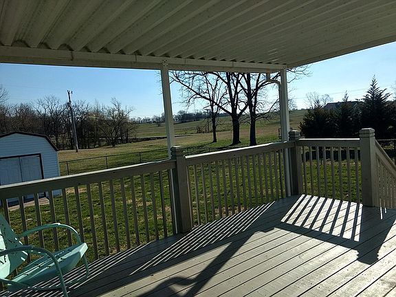 Spacious covered deck 