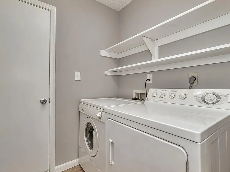 4752 Woodglen Ct — Photo 20