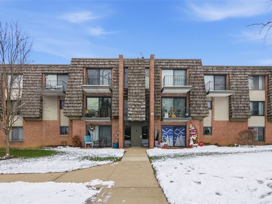 511 Forest Green Dr, Coraopolis, PA 15108