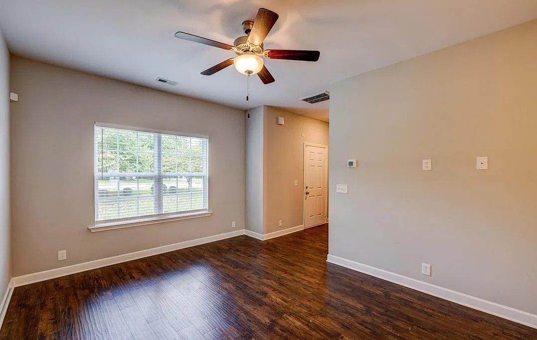 3 bed, 1623 sqft, $1,999 — Photo 3