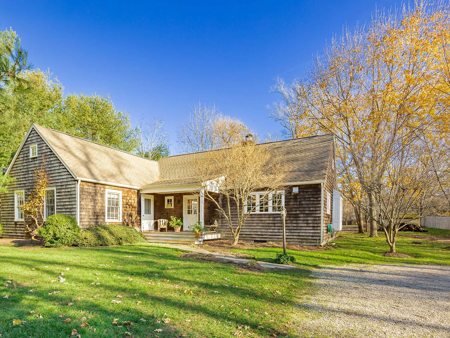 Farmhouse Compound with Bonus Barn + Style in Springs — Photo 3