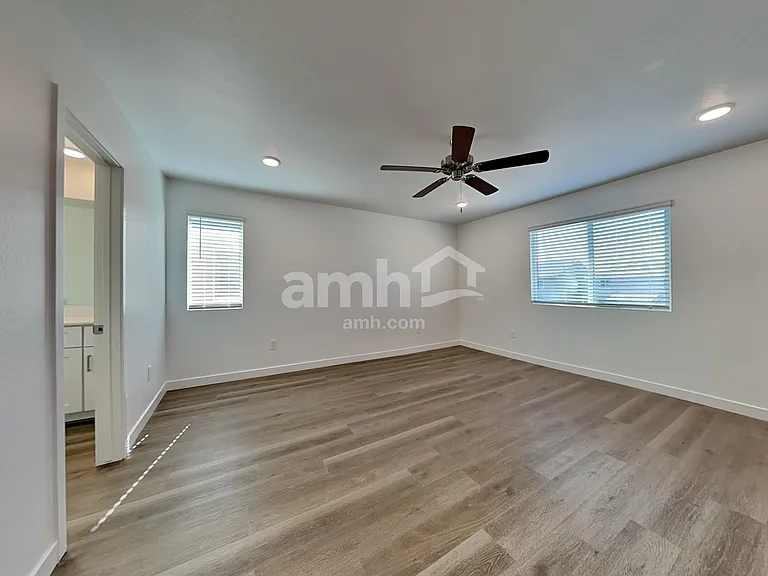 4625 S 97th Dr — Photo 12