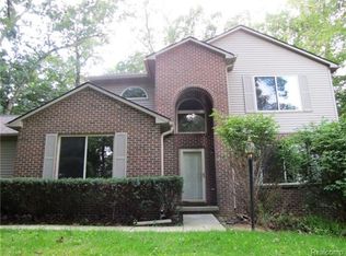 2320 Ore Creek Ln, Brighton, MI