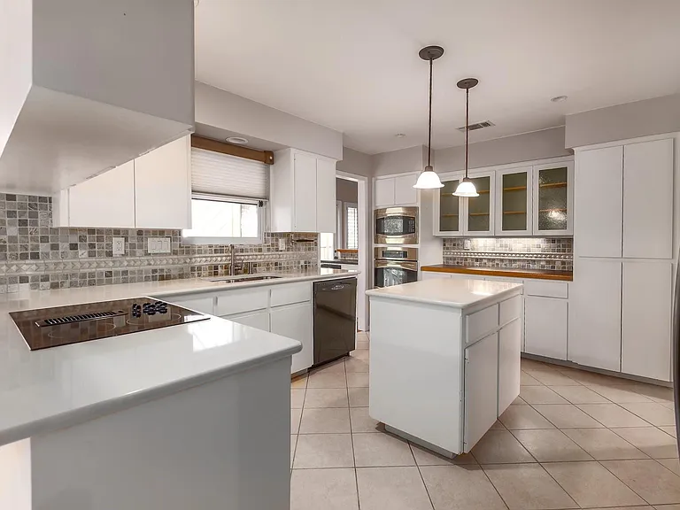6200 Rain Creek Pkwy — Photo 13