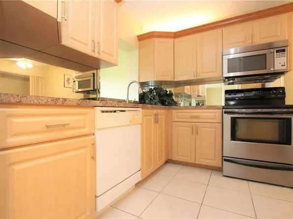 17 Willowbrook Ln APT 204, Delray Beach, FL 33446