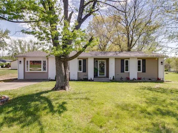 23 Barbara Dr, Godfrey, IL 62035