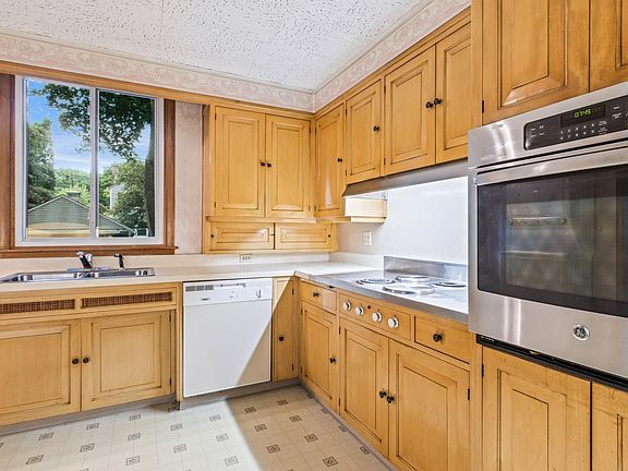 5th image of 2118 Princeton Ave