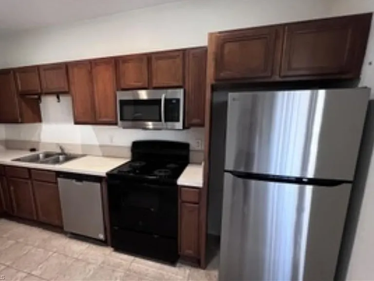 17533 Laurel Grove Ct — Photo 2