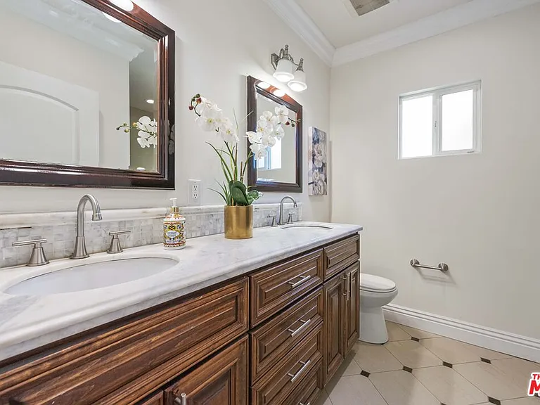 1114 S La Peer Dr — Photo 34