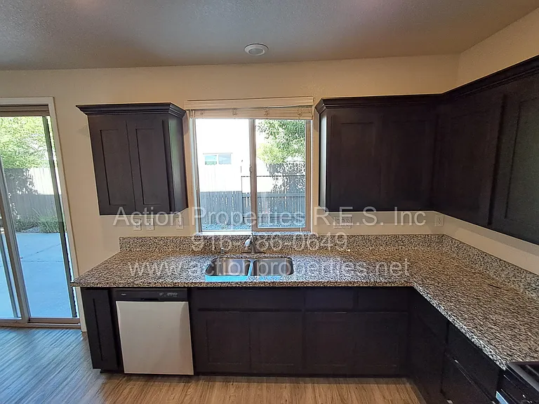 2136 Malibu Pl — Photo 32
