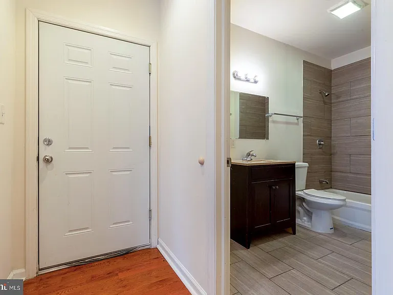 1429 Poplar St #1A — Photo 9
