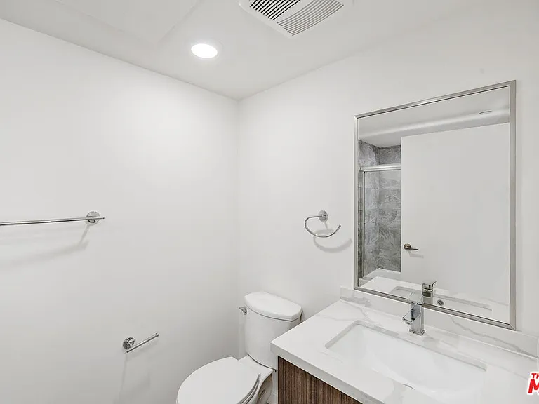 5229 Willowcrest Ave #307 — Photo 48