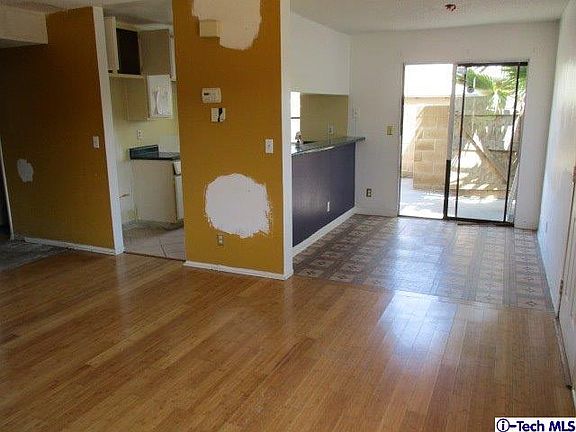 4th image of 5634 N Gladys Ave APT B