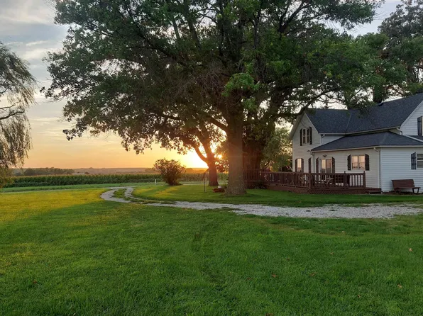 1836 Hickory Ave, Red Oak, IA 51566