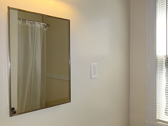 5th image of 1525 Lasalle Ave APT 301