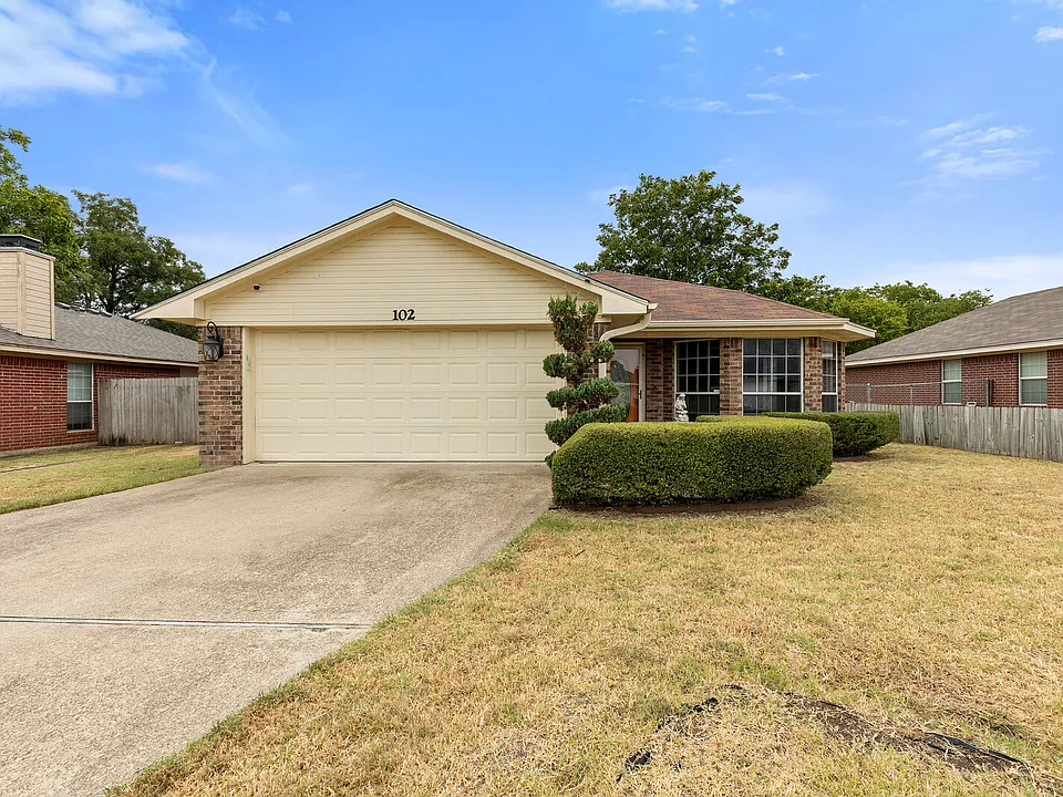 102 Applegrove Cir