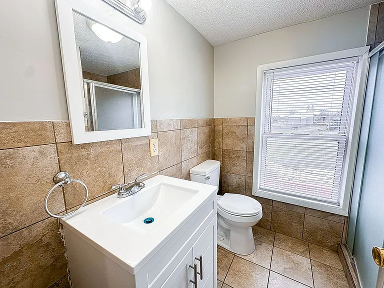 1530 - 1532 N Sherman Dr — Photo 8