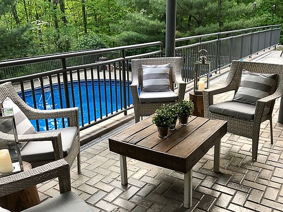 3rd image of 2478 White Pine Dr