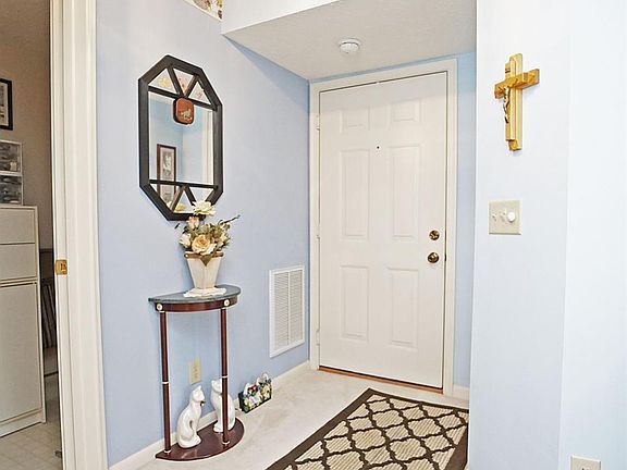 3rd image of 4339 N Shore Dr APT 204