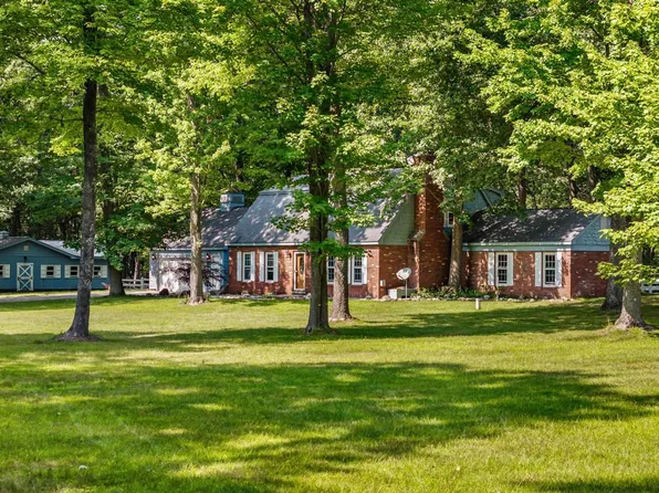 1741 Chippewa Beach Rd, Indian River, MI 49749