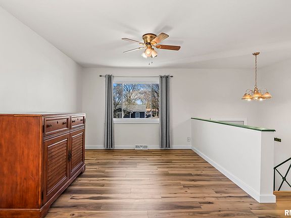 5th image of 328 Parkview Dr