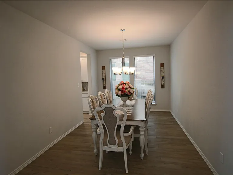 24727 Tanoureen Dr — Photo 9