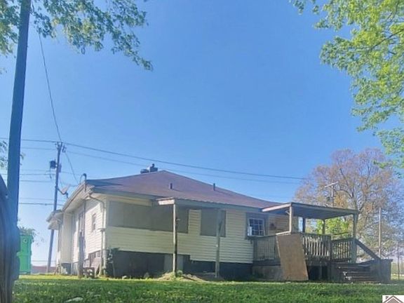 3rd image of 604 Locust Dr