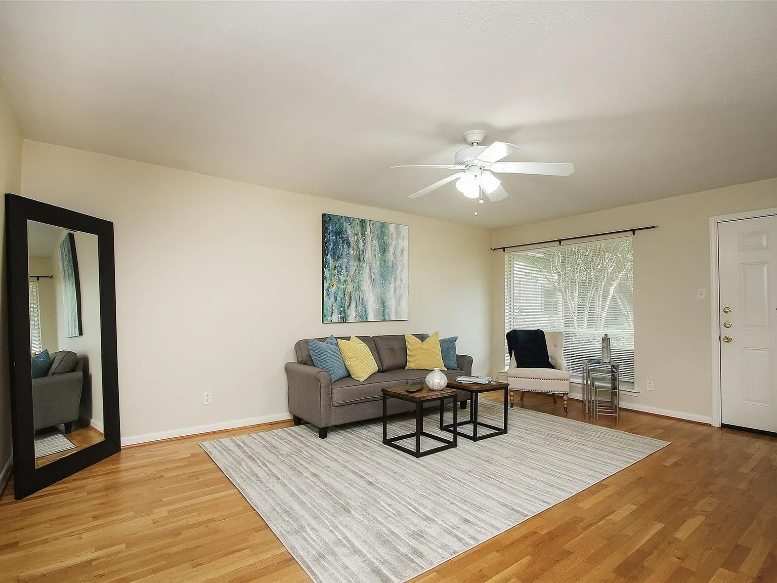 1 bed, 1.0 bath, 700 sqft, $1,245 — Photo 3