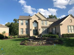 5385 Creekmonte Dr, Rochester, MI 48306