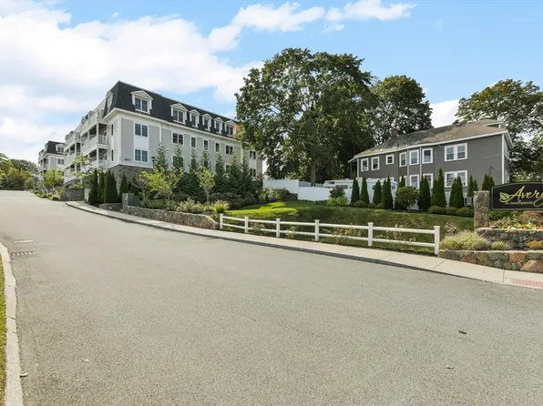 443 Essex St Unit 204, Swampscott, MA 01907