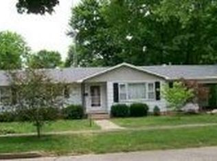 403 S 3rd St, Altamont, IL 62411