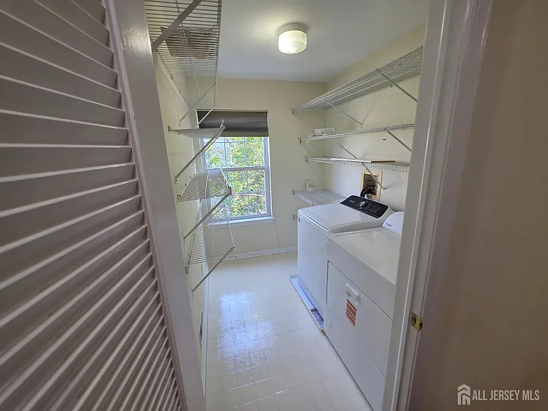 1301 Dahlia Cir — Photo 20