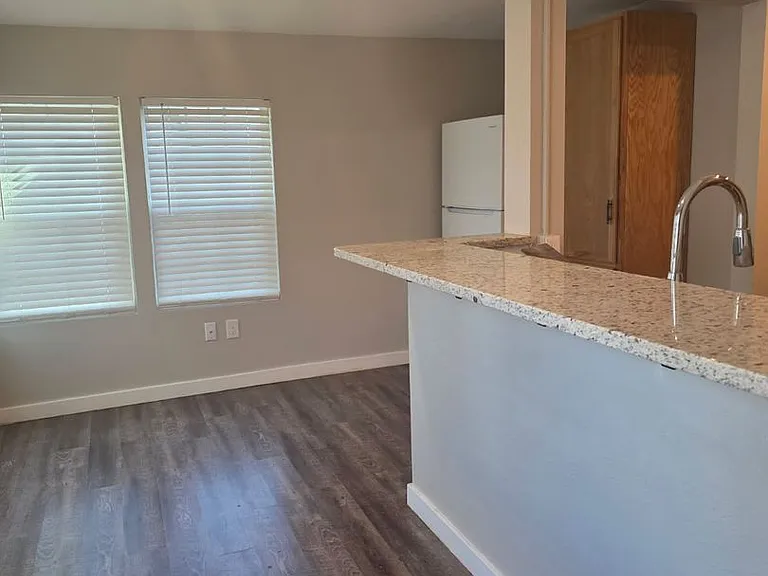 517 N Main St — Photo 18