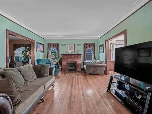 186-34 Henley Rd, Jamaica, NY 11432