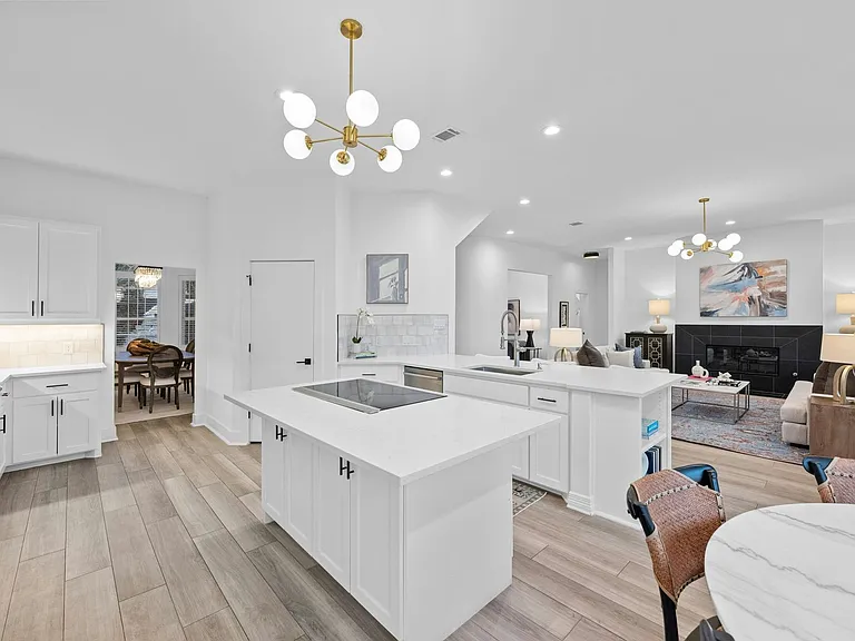7905 Brightman Ln — Photo 15