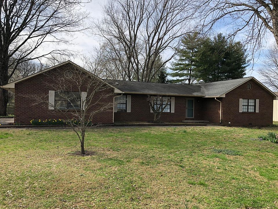 1st image of 2215 Canterbury Cir