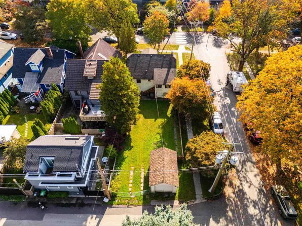 111 E 18th Ave, Vancouver, BC V5V 1E4