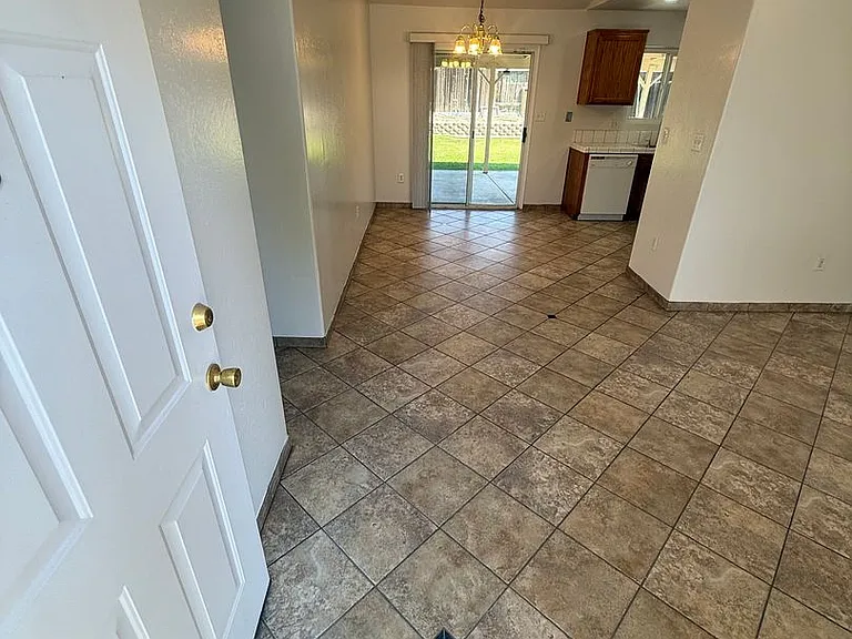 1318 Evadonna Rd — Photo 3