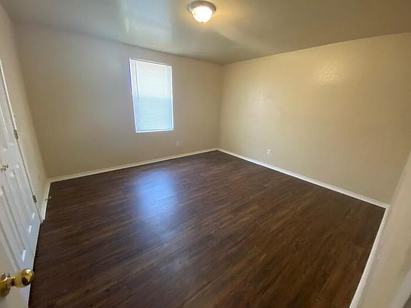 4th image of 208 Bobbie Ann Ct